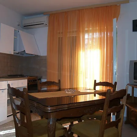 Apartament Ela *
